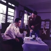 戴手铐的旅客