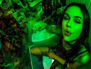 玛吉·林德曼 Maggie Lindemann - SUCKERPUNCH 豪华版 Hi-Res 24Bit-48kHz FLAC 音乐专辑