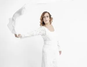 露西娅·福德 Lucia Fodde – Harlem Beats 2024 24Bit-48kHz Hi-Res Flac 高解析度音乐