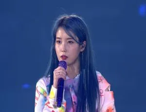 李知恩 IU 2019 Love Poem 巡回演唱会首尔站 原盘中字