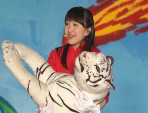 桃色幸运草2013儿童祭演唱会 热血保卫战 现场完整版 高清收藏-蓝海网